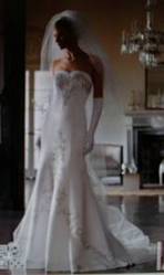 beautiful wedding dress for sale (never worn!)